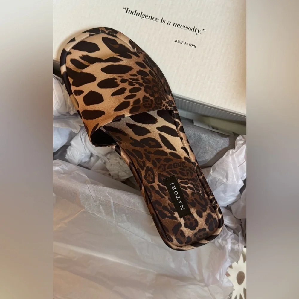 NATORI  Slide Sandal. Ladies Size 6M leopard satin